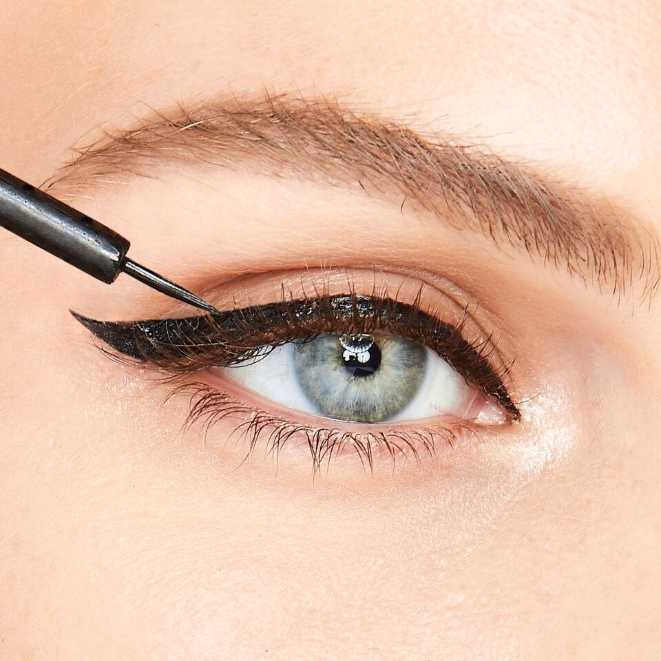 Kiss Manyetik Eyeliner – Takma Kirpik İçin Yapıştırıcısız Kolay Uygulama
